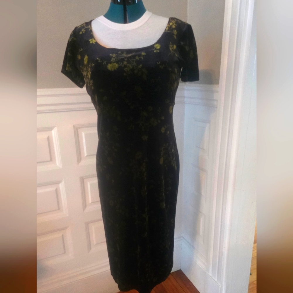 Maggie london stretchy velvet pull on dress size medium